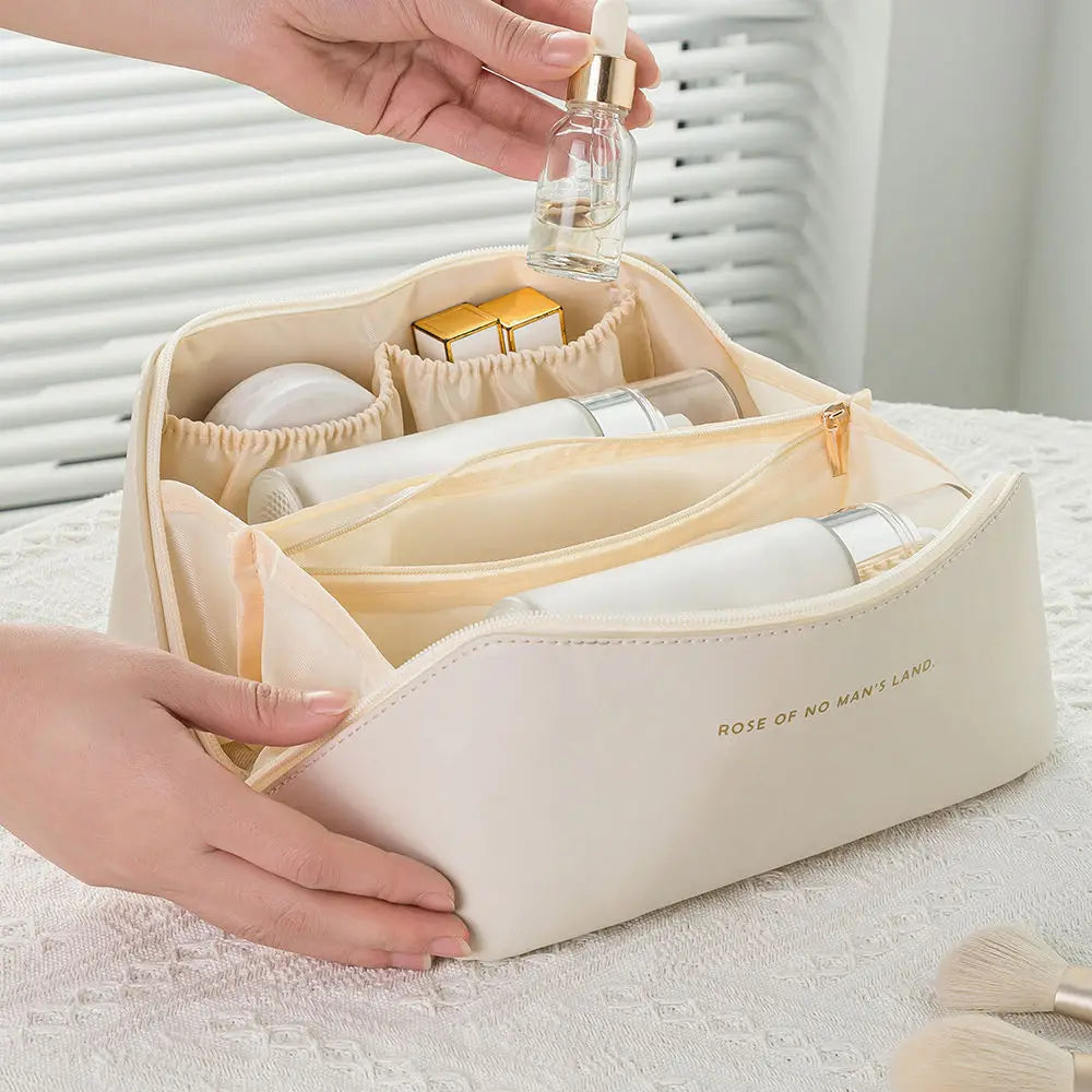 TOILETRIES BAG