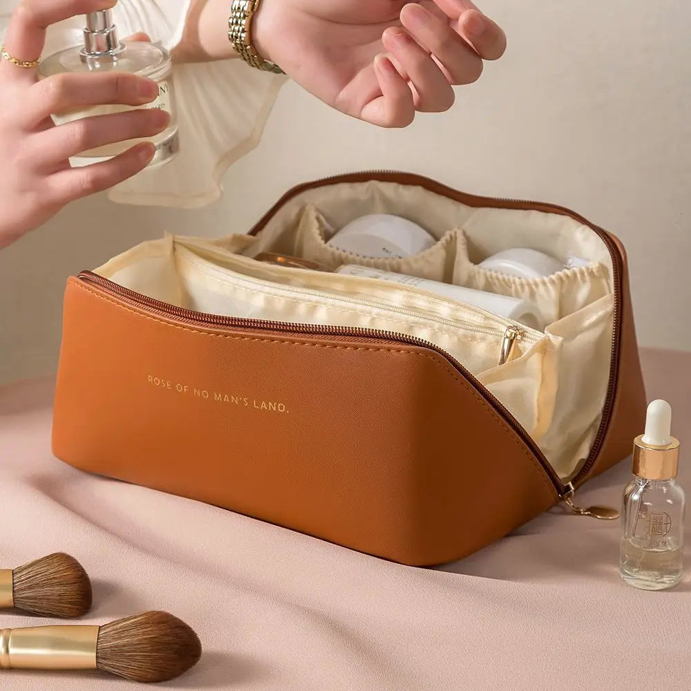 TOILETRIES BAG